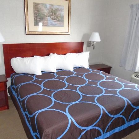 Super 8 By Wyndham Red Deer City Centre Экстерьер фото
