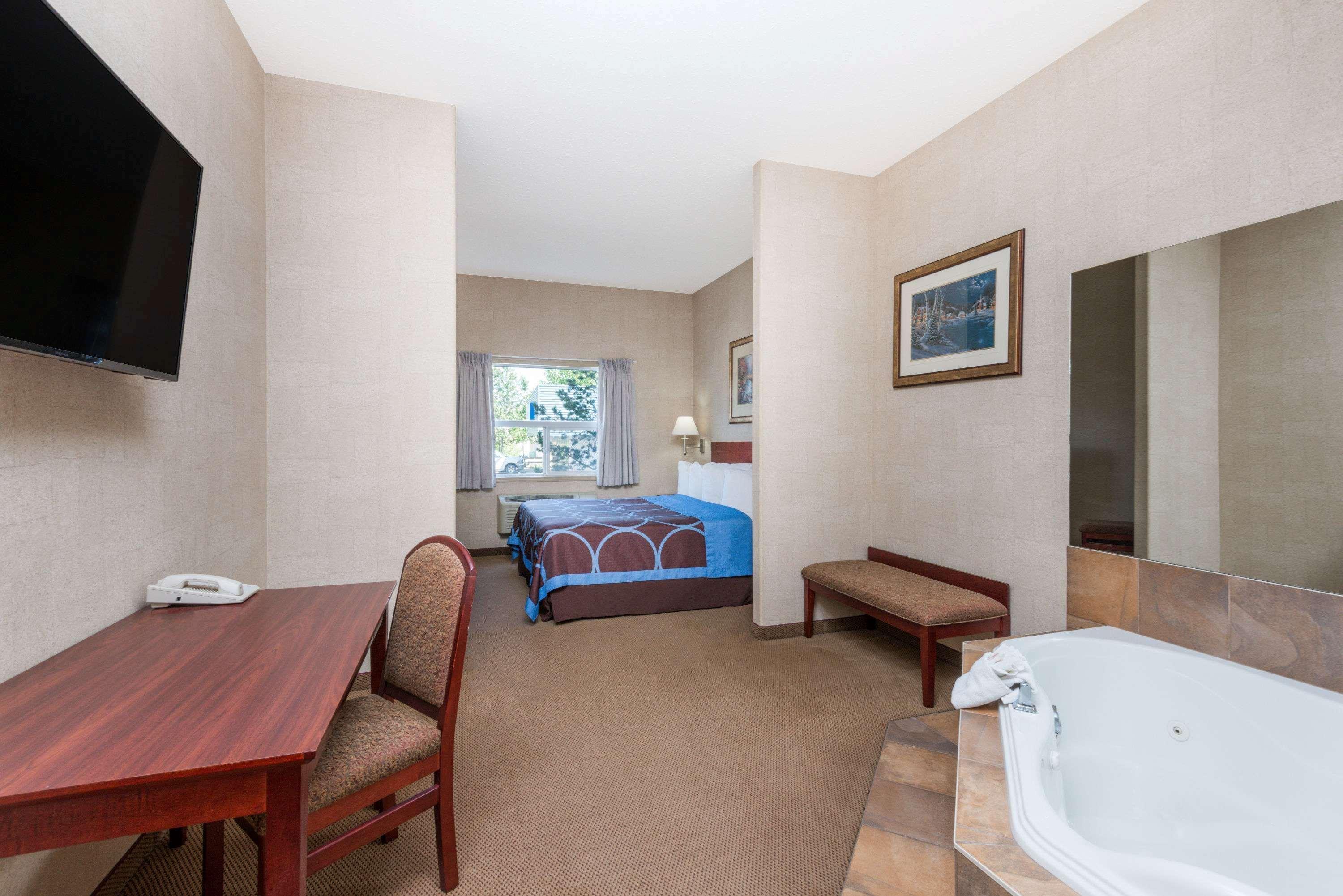 Super 8 By Wyndham Red Deer City Centre Экстерьер фото