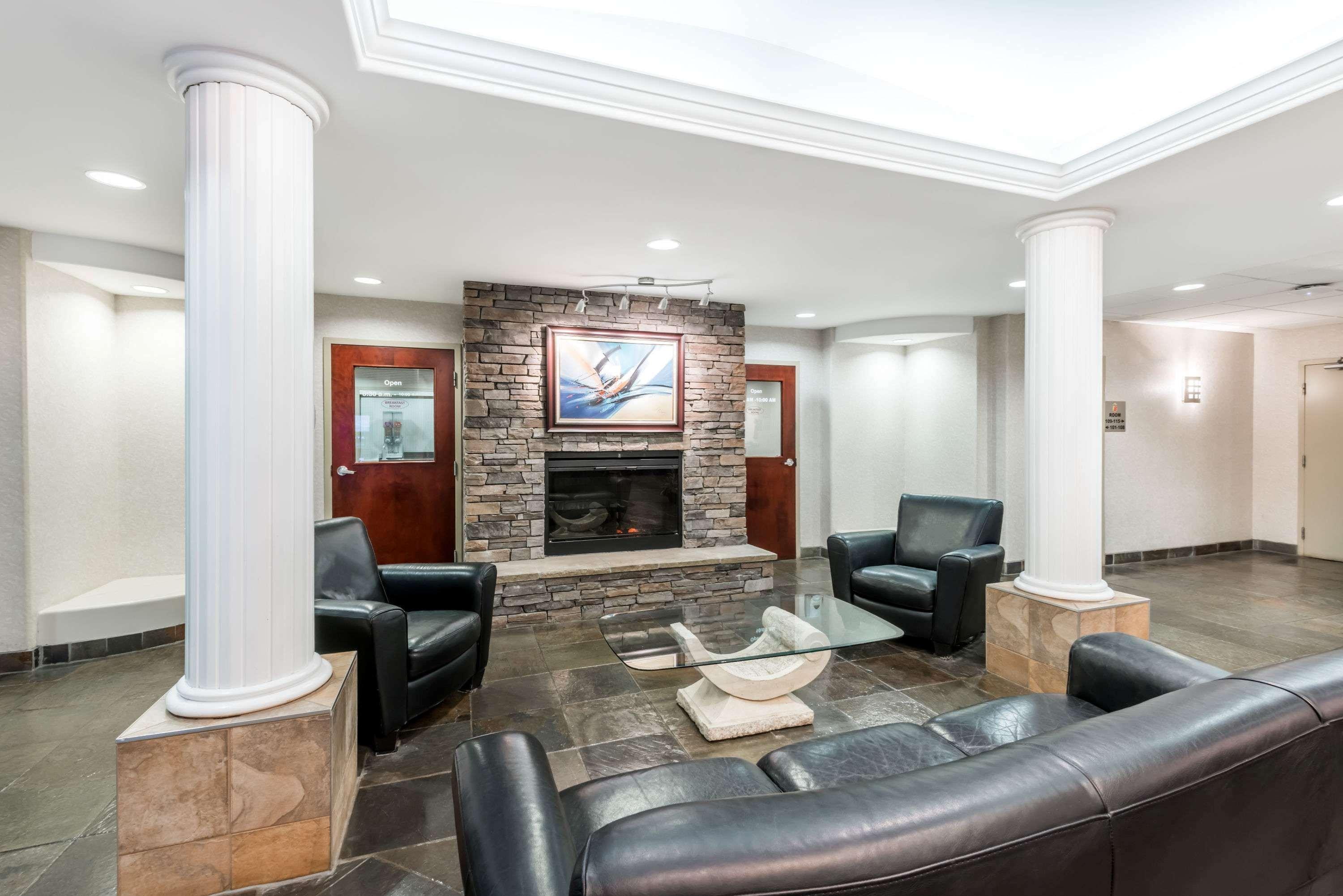 Super 8 By Wyndham Red Deer City Centre Экстерьер фото