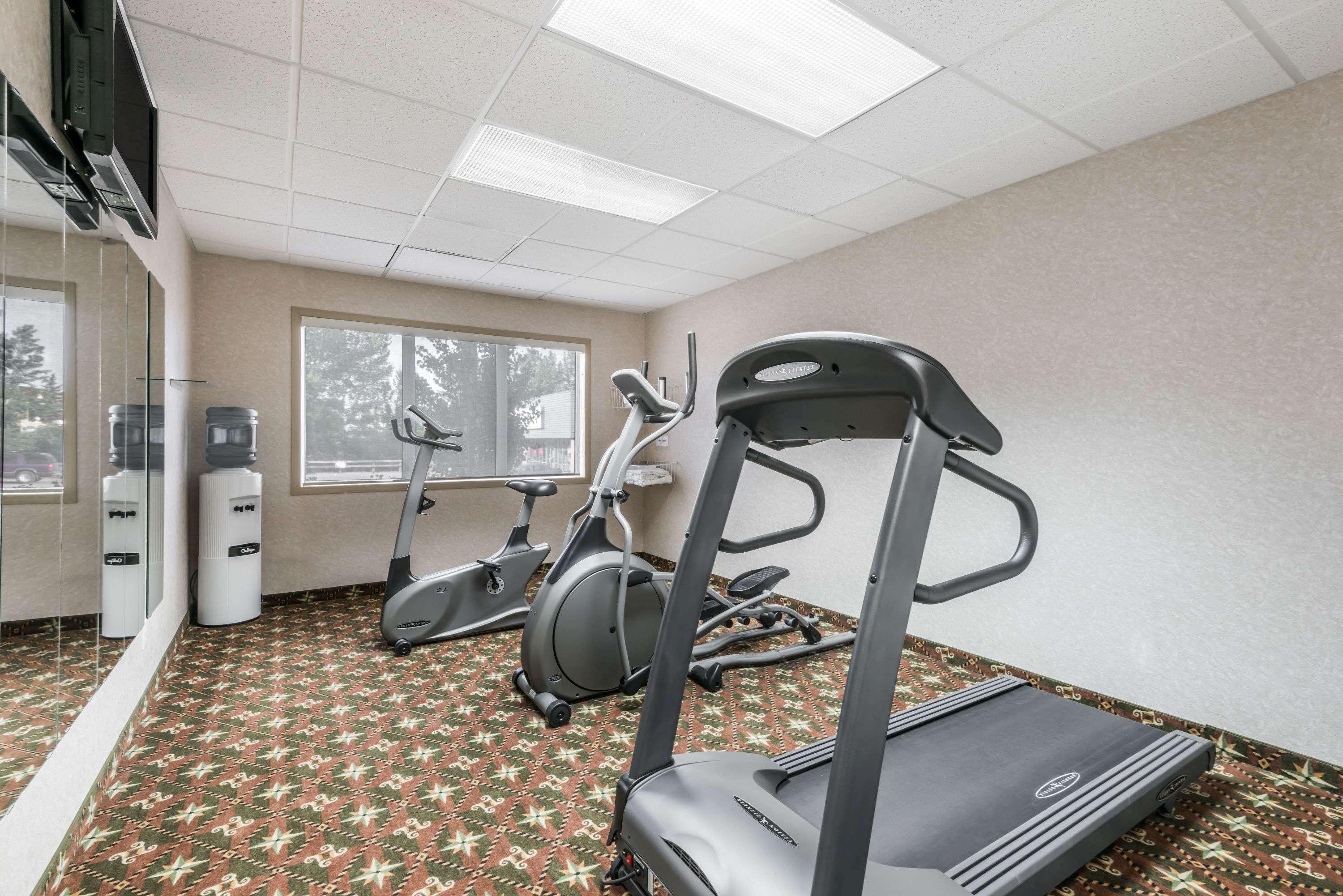 Super 8 By Wyndham Red Deer City Centre Экстерьер фото