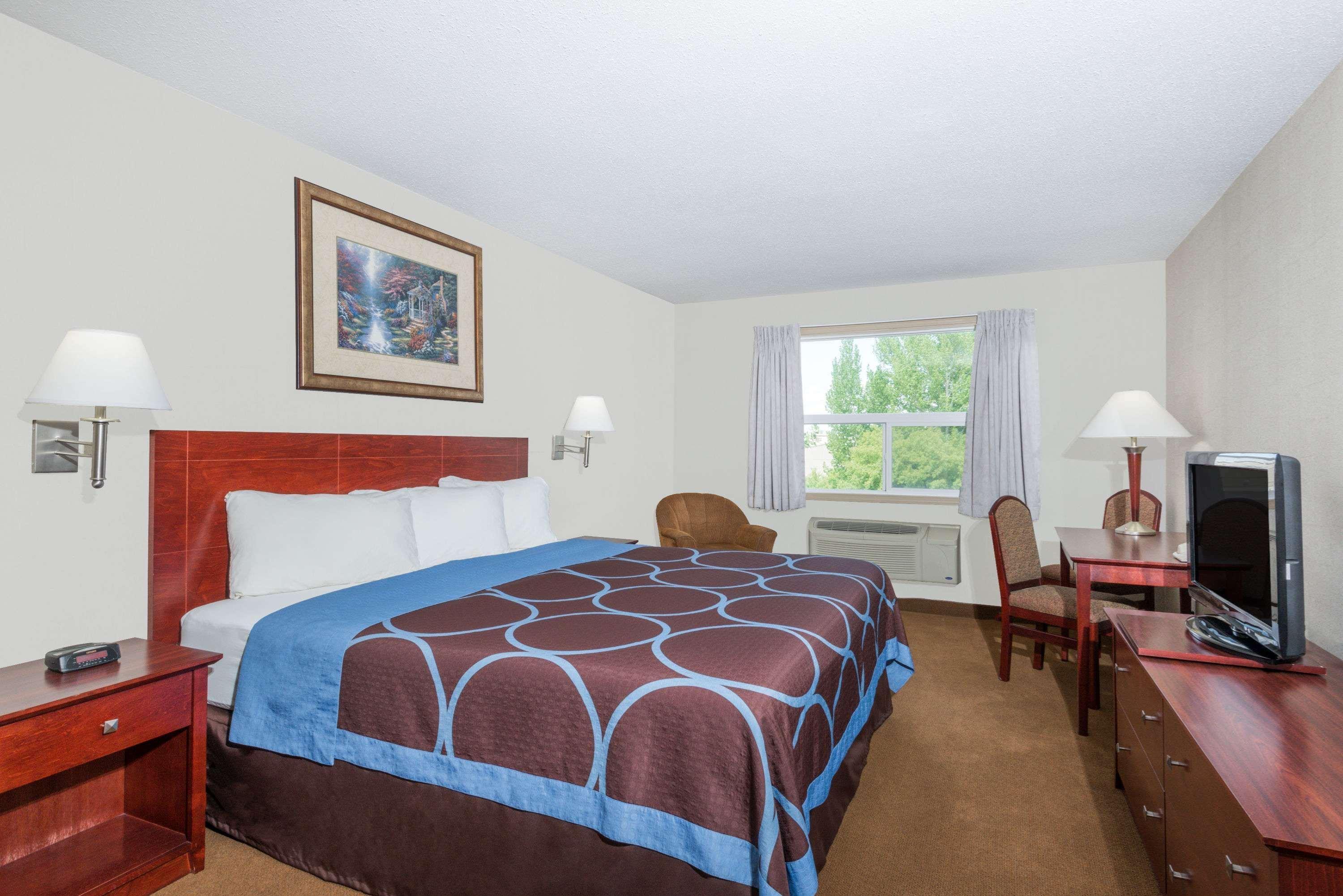 Super 8 By Wyndham Red Deer City Centre Экстерьер фото
