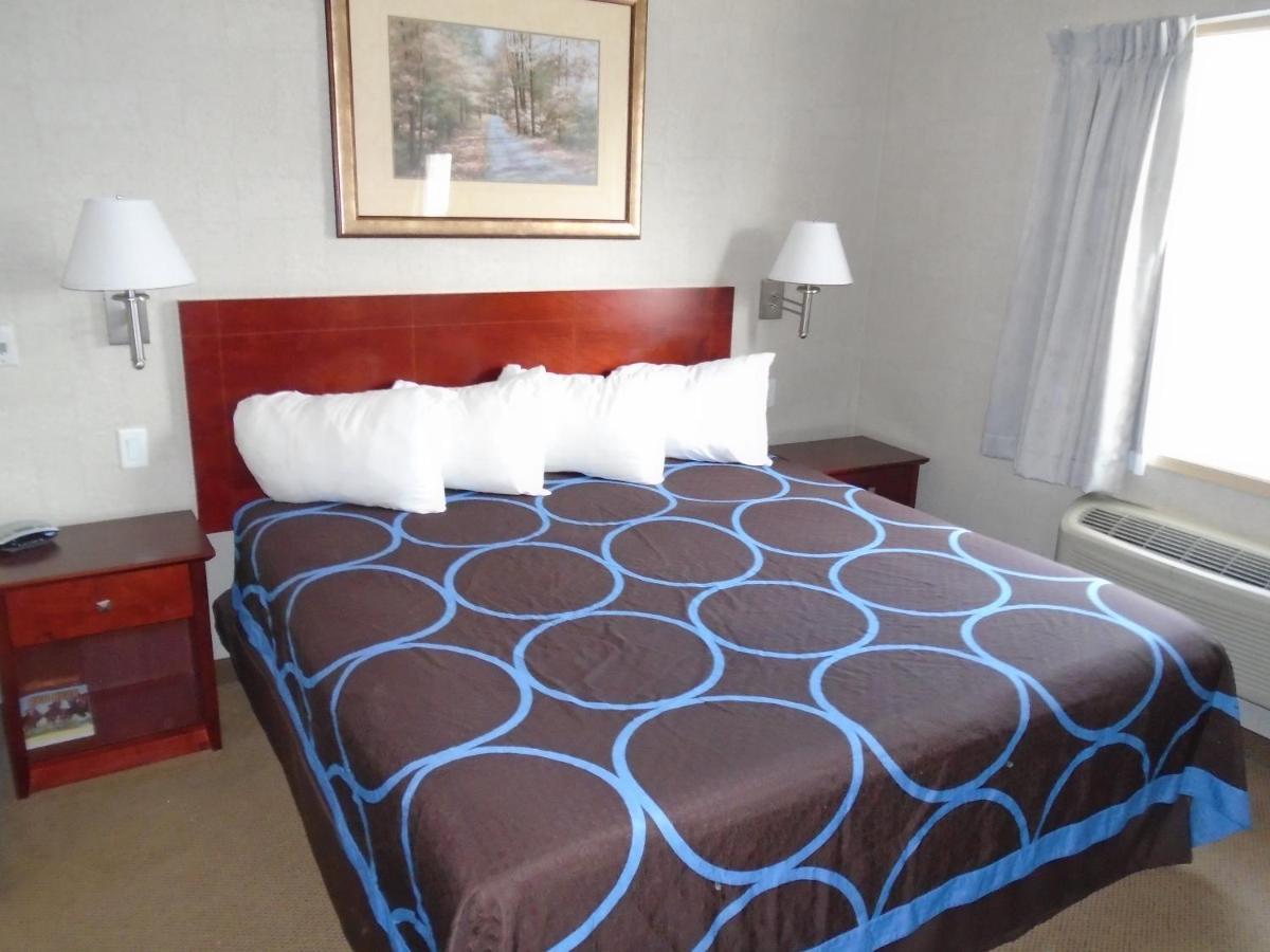 Super 8 By Wyndham Red Deer City Centre Экстерьер фото