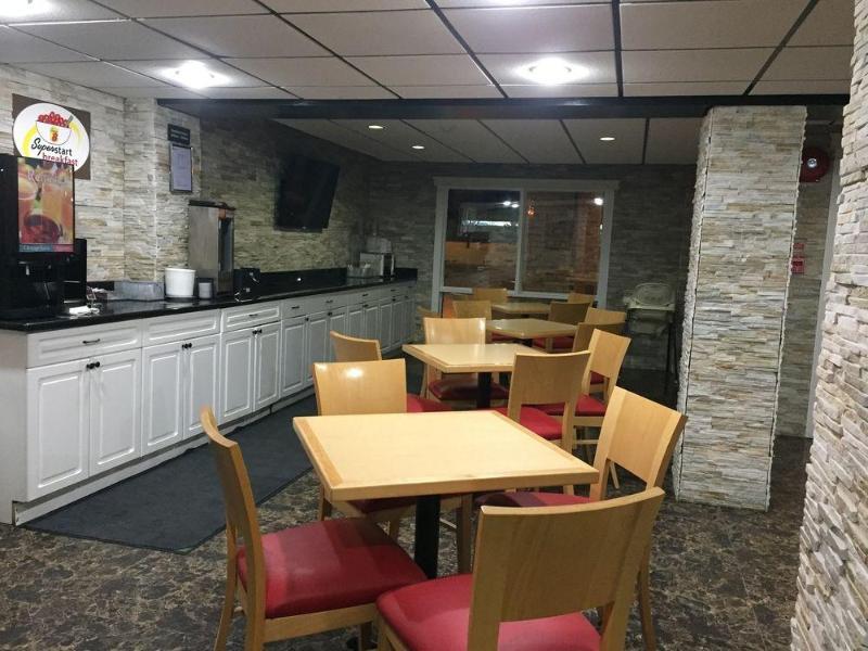 Super 8 By Wyndham Red Deer City Centre Экстерьер фото