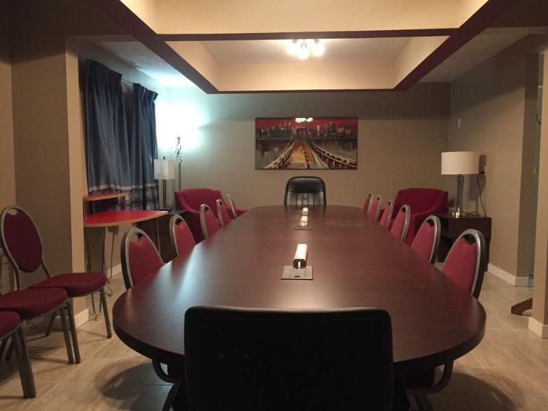 Super 8 By Wyndham Red Deer City Centre Экстерьер фото