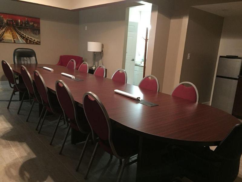 Super 8 By Wyndham Red Deer City Centre Экстерьер фото