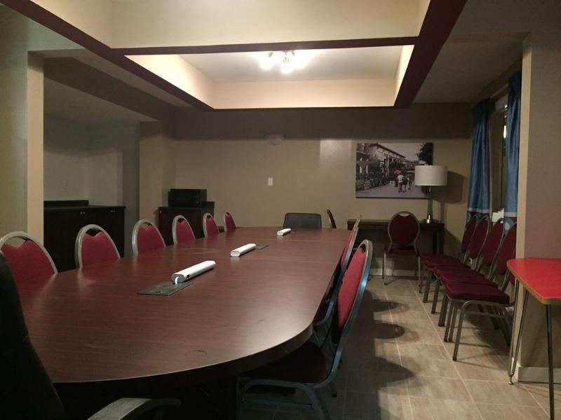 Super 8 By Wyndham Red Deer City Centre Экстерьер фото
