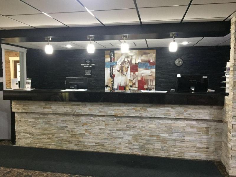 Super 8 By Wyndham Red Deer City Centre Экстерьер фото