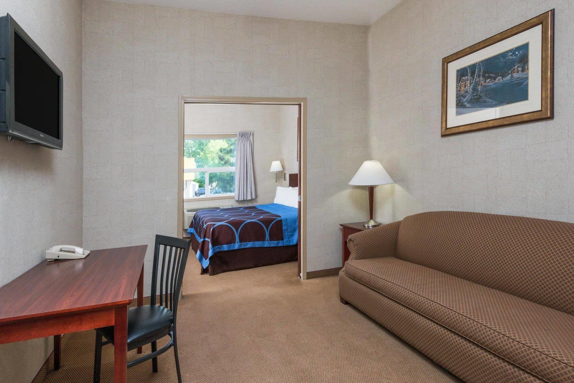 Super 8 By Wyndham Red Deer City Centre Экстерьер фото
