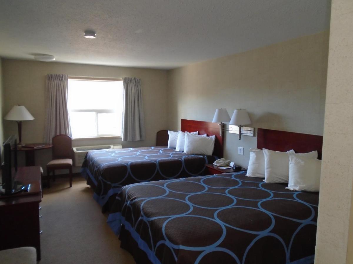 Super 8 By Wyndham Red Deer City Centre Экстерьер фото